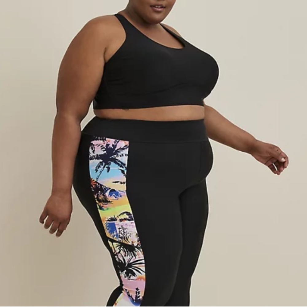 Torrid WIRELESS ADJUSTABLE SCOOP BIKINI TOP size 3X